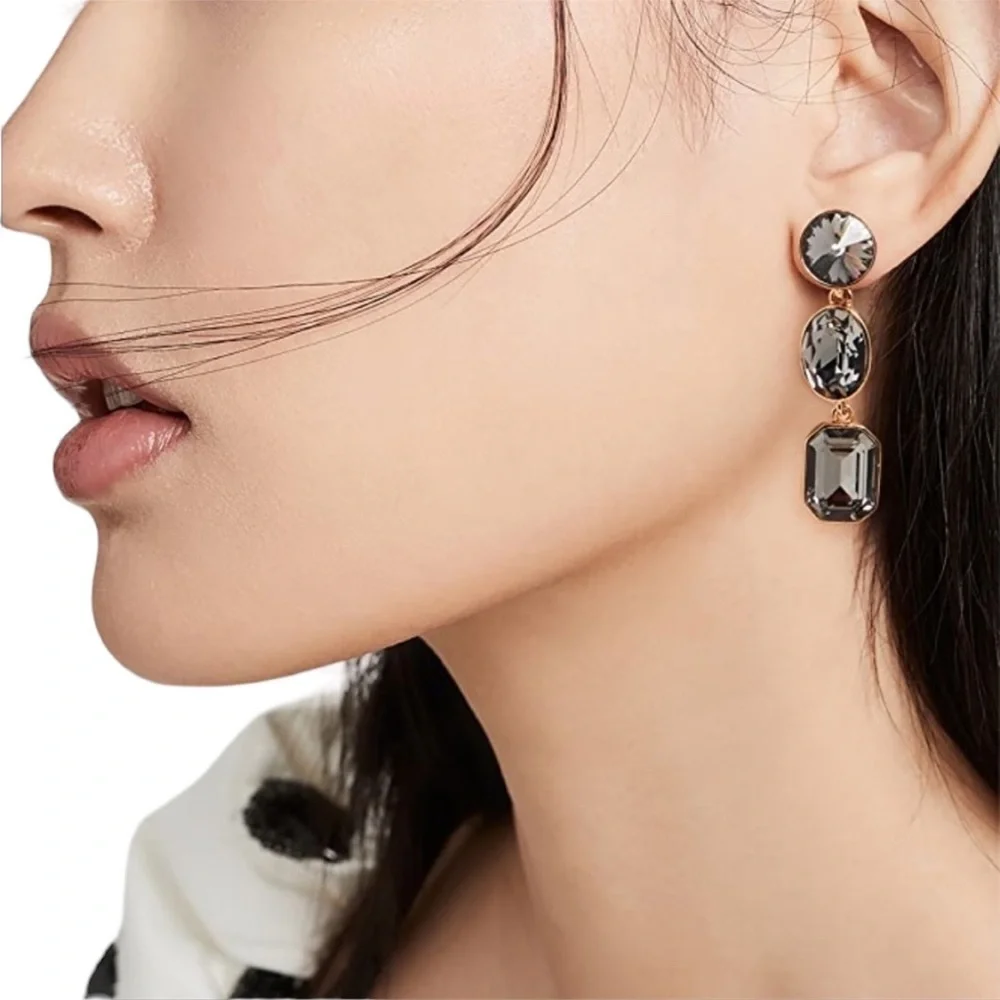 OSCAR de la Renta Crystal Baroque Geometry Ear Clip Earrings Black - Picture 5 of 5